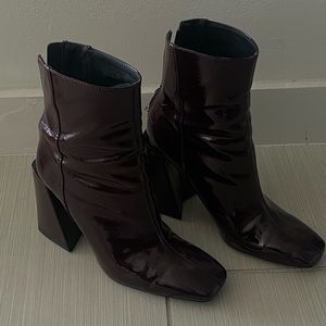 ZARA patent leather ankle heel boots in purple - worn before // good condition